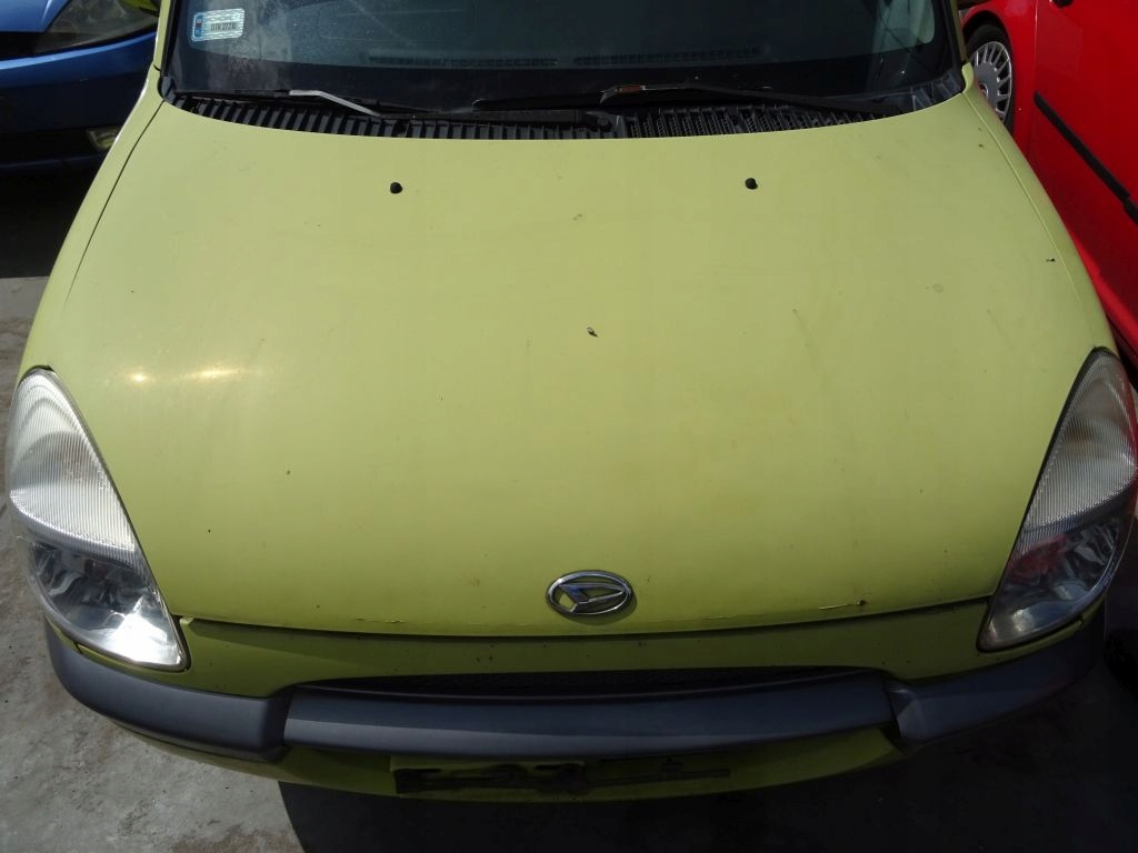 Daihatsu Sirion e Cofano Y06