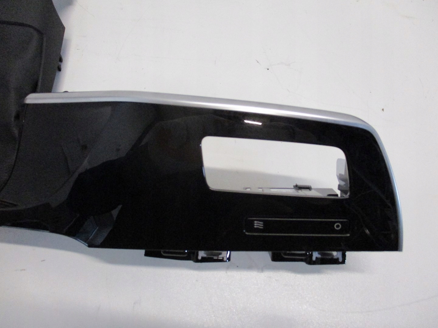 Moulage Console AUDI A8 4N0 3,0TDI