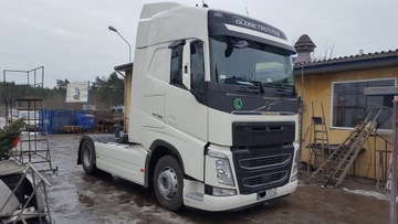 Volvo FH4, межосевые кузова, спойлеры на обтекатели