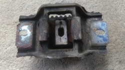 mazda 2 02-07 1.25 b подушка коробки