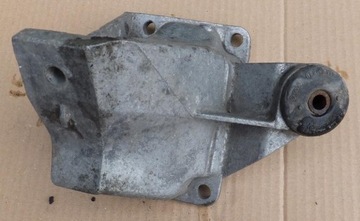 Audi 100 a6 c4 4a кронштейн двигателя коробки 4a0399114n, фото