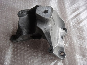 Audi a6 a7 3. 0tfsi кронштейн опора 4h0199307ak, фото