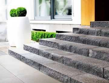 Footrest steps block battered cobblestone hit, фото