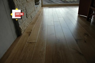 Дубовый паркет твердая доска Дуб 40x5cm GR. 22mm III