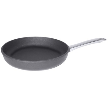 Profesjonalna patelnia nieprzywierajaca tytan 24cm