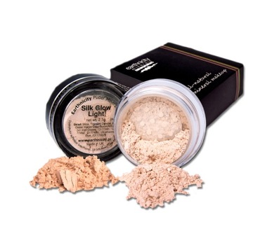 Mineralny puder Silk Glow rozświetlający Earthnicity Minerals rozświetlacz