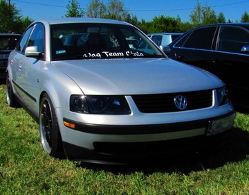 PASSAT B5 3B 96-00 SVĚTLA SVĚTLOMET BLACK H7 XENON