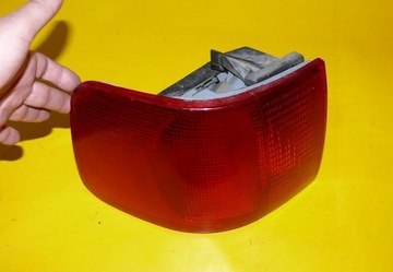 LAMPA LEWY TYŁ NAROŻNA USA CZERWONA AUDI 100 C4