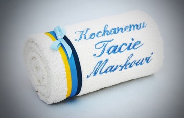Подарочное полотенце ко Дню отца с вышитым именем