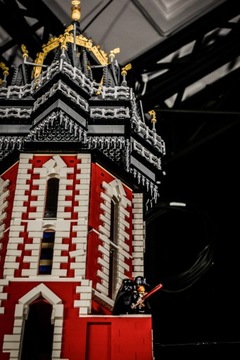 Модель Суконной Галереи MOC из кубиков LEGO - фигура в масштабе