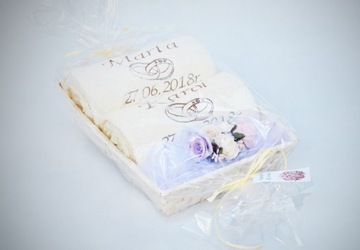 2 БОЛЬШИХ ВЫШИВАННЫХ полотенца в корзине.