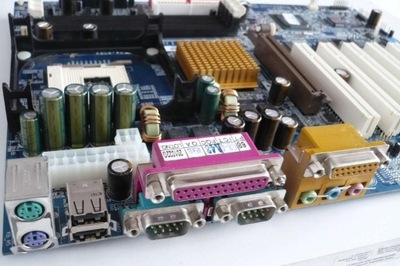 Gigabyte GA-8SRX AGP DDR IDE USB s478