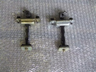 Kia carens 2005r обмежувач двері задня оригінал фото №1