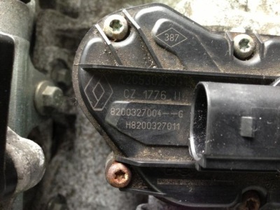 Клапан egr trafic vivaro 2.0 dci фото №1