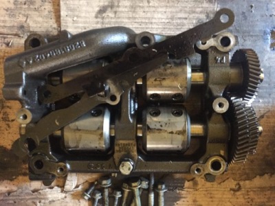 Trafic vivaro 2.5dci вали розподільного валу балансувальне фото №1