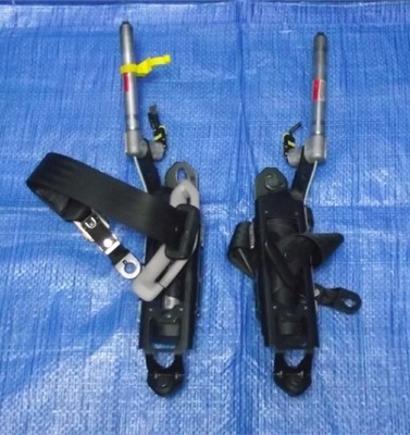 Volvo xc70 lift натягувач поперечина правий перед фото №1