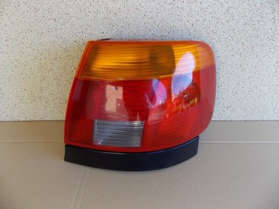 AUDI A4 B5 94-97 LAMPA PRAWA TYLNA PRAWY TYŁ SEDAN