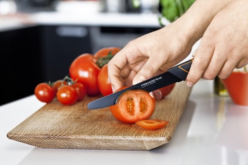 FISKARS EDGE 1003092 нож для томатов, зубчатый