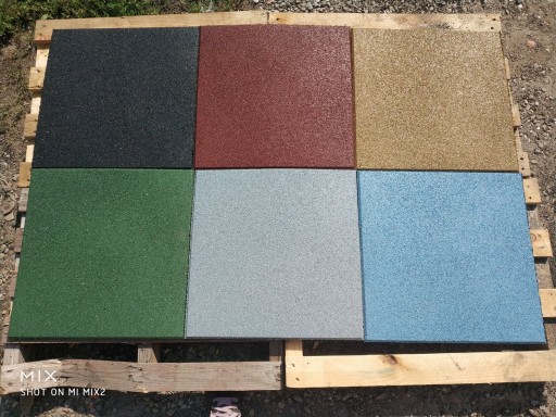 gumowa mata SBR 50x50x1,5cm elastyczna nawierzchnia zielona