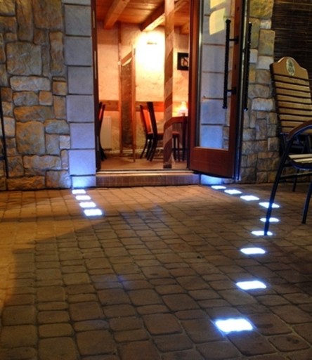 ZESTAW 16 X ŚWIECĄCA KOSTKA BRUKOWA LED RGB 10x10