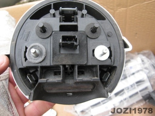 РУЧКА ЗНАЧКА КНОПКА OPEL CORSA E 13401592