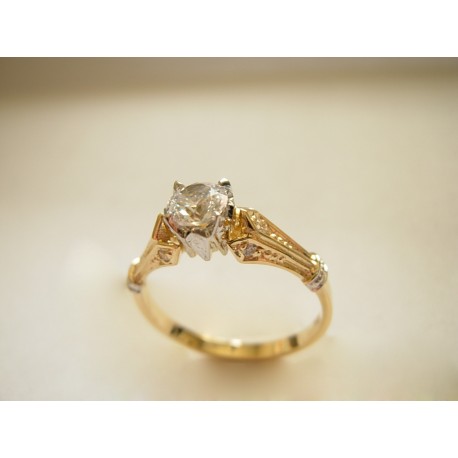 Красивое золотое кольцо с цирконами Swarovski