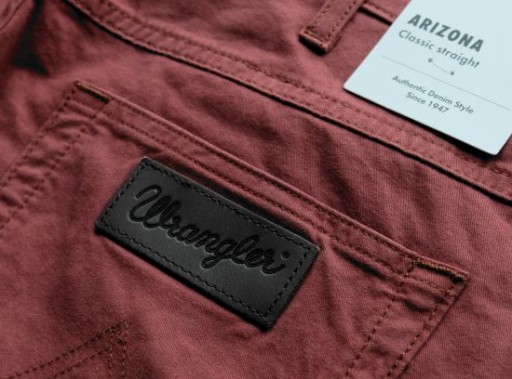 WRANGLER ARIZONA прямой стрейч КИРПИЧНЫЙ КРАСНЫЙ W33 L34