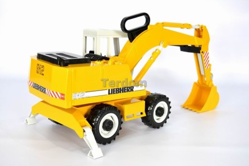 BRUDER 02426 Ковшовый экскаватор Liebherr 912