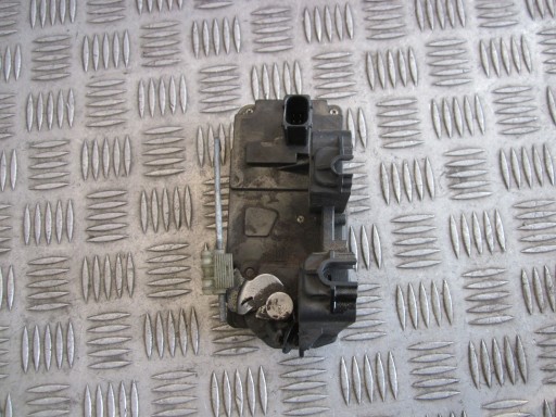 ZAMEK PRAWY TYŁ OPEL VECTRA C 05-08r 13210763