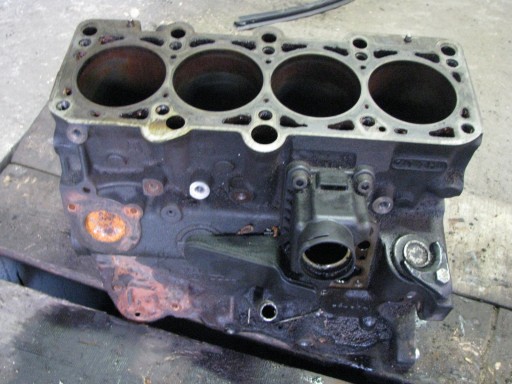 BLOK SILNIKA AUDI A4 B5 1.8 20V 058103021G