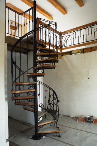 Schody kręcone spiralne balustrady kute