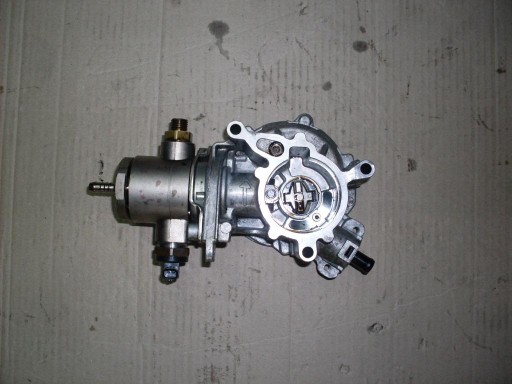 06J 127 - AUDI VW ПАЛИВНИЙ НАСОС 06J127025E