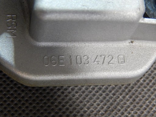 AUDI A8 D4 3.0 TFSI Abdeckung der Ventile 06E103472Q