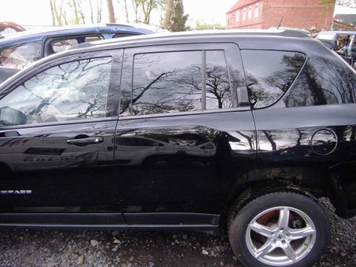 JEEP COMPASS кузовное стекло заднее левое * AS3 11R*