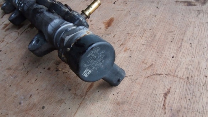CAPTEUR PRESSION CARBURANTS TRAFIC 2.0 DCI 0281002801