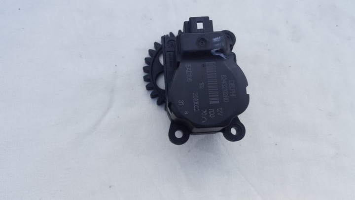 MOTEUR COUVERCLE DE VENTILATION OPEL INSIGNIA 52432102R0 photo 1 - milautoparts-fr.ukrlive.com