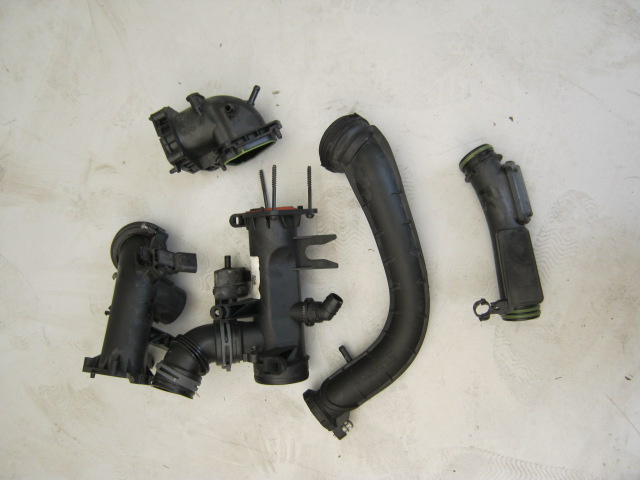 VW TIGUAN 5N TUBE JUNCTION PIPE TURBO 03C145674B photo 1 - milautoparts-fr.ukrlive.com