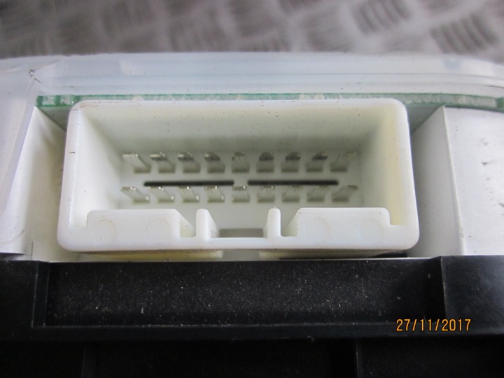 COMPTEUR MAZDA PREMACY 1.8 B 01-05R CB84A