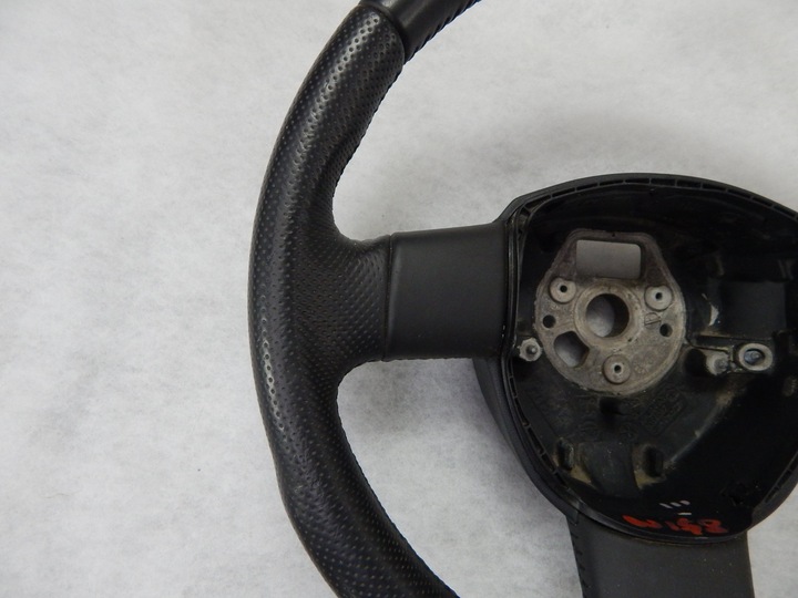 AUDI A3 8P0 - STEERING WHEEL LEATHER photo 2 - milautoparts-fr.ukrlive.com