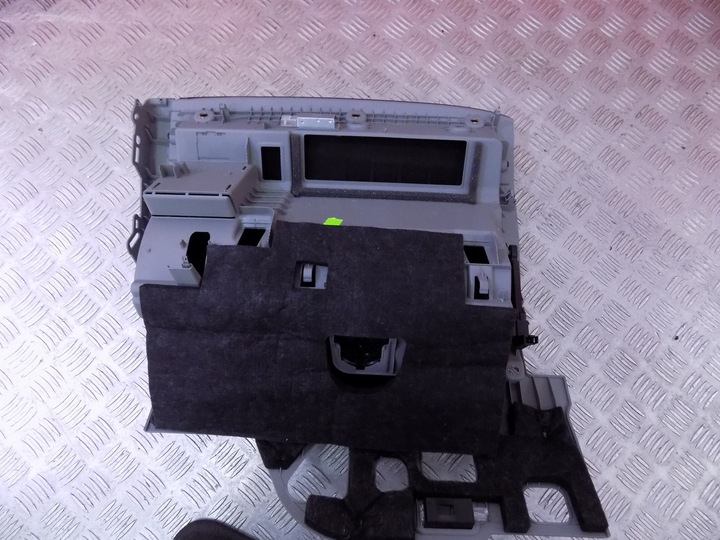 8W1857035B GLOVEBOX PANELS PASSENGER AUDI A4 B9 A5 8W photo 4 - milautoparts-fr.ukrlive.com