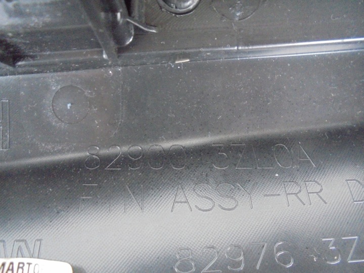 NISSAN PULSAR COLLECTEUR PORTES DROIT ARRIÈRE 829763ZL0A
