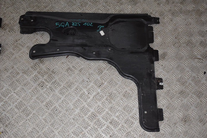 Защита днища правая touran 5t0 2016 5qa825102, Цена