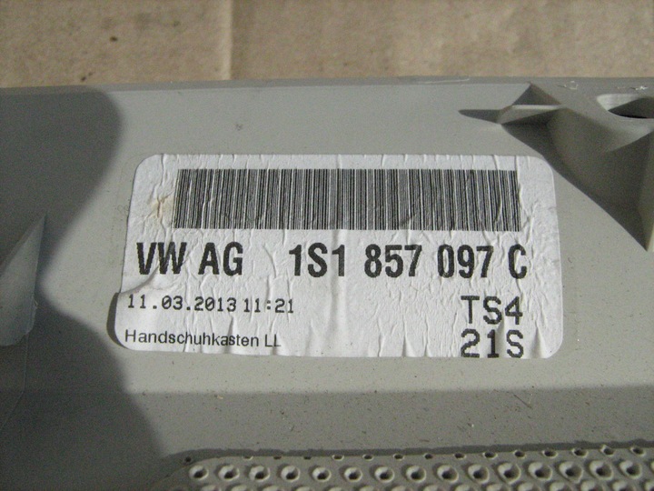 фото №4, Бардачок пассажира vw up 2013r.