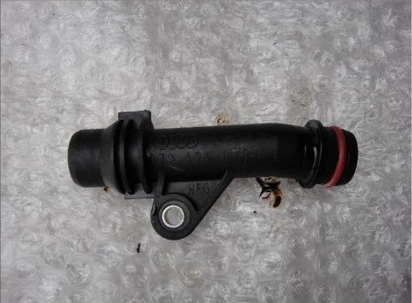 фото №1, Audi rs6 a6 rs7rura штуцер воды 079121075e