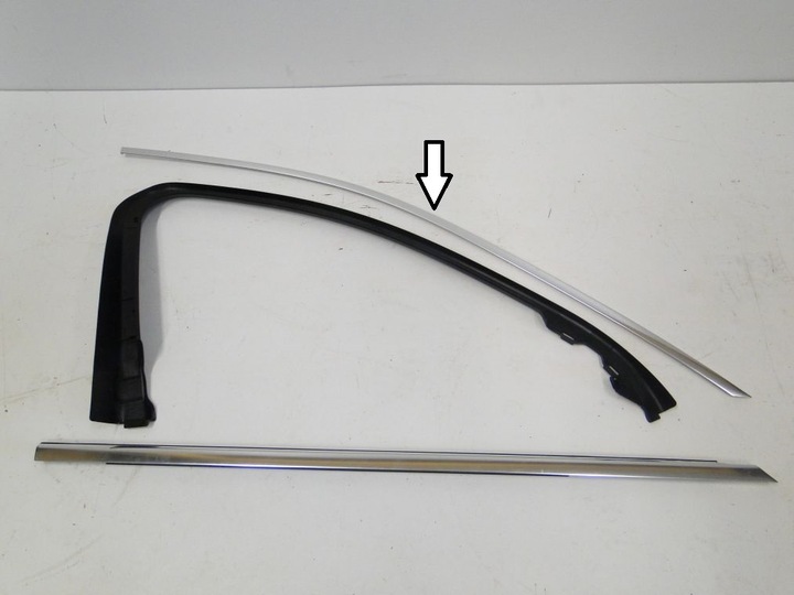 фото №1, Mercedes c клас w205 планка хром верхня na двері