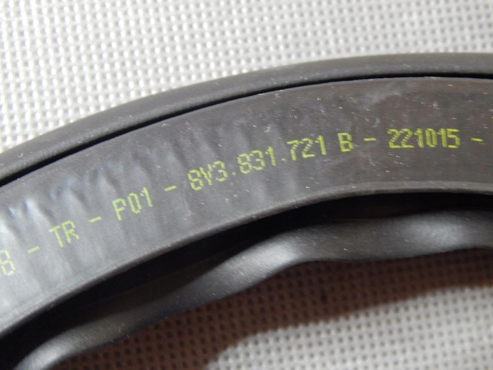 фото №2, Audi s3 8v прокладка дверь 8v3831721b