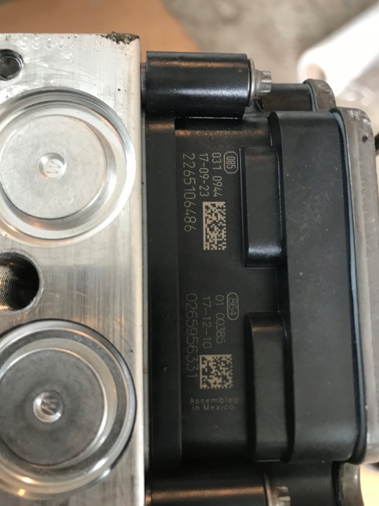 фото №6, Bmw x5 f15 x6 f16 главный тормозной цилиндр abs 6884729-01