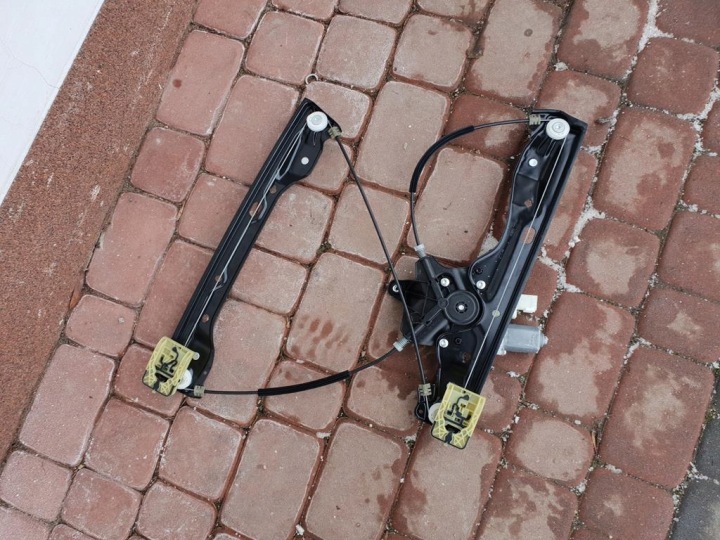 stahování okna levý předek Astra K V 39142315