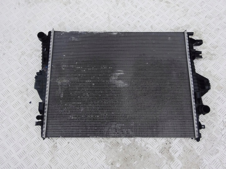 VW TOUAREG CAYENNE chladič vody 7P0121253