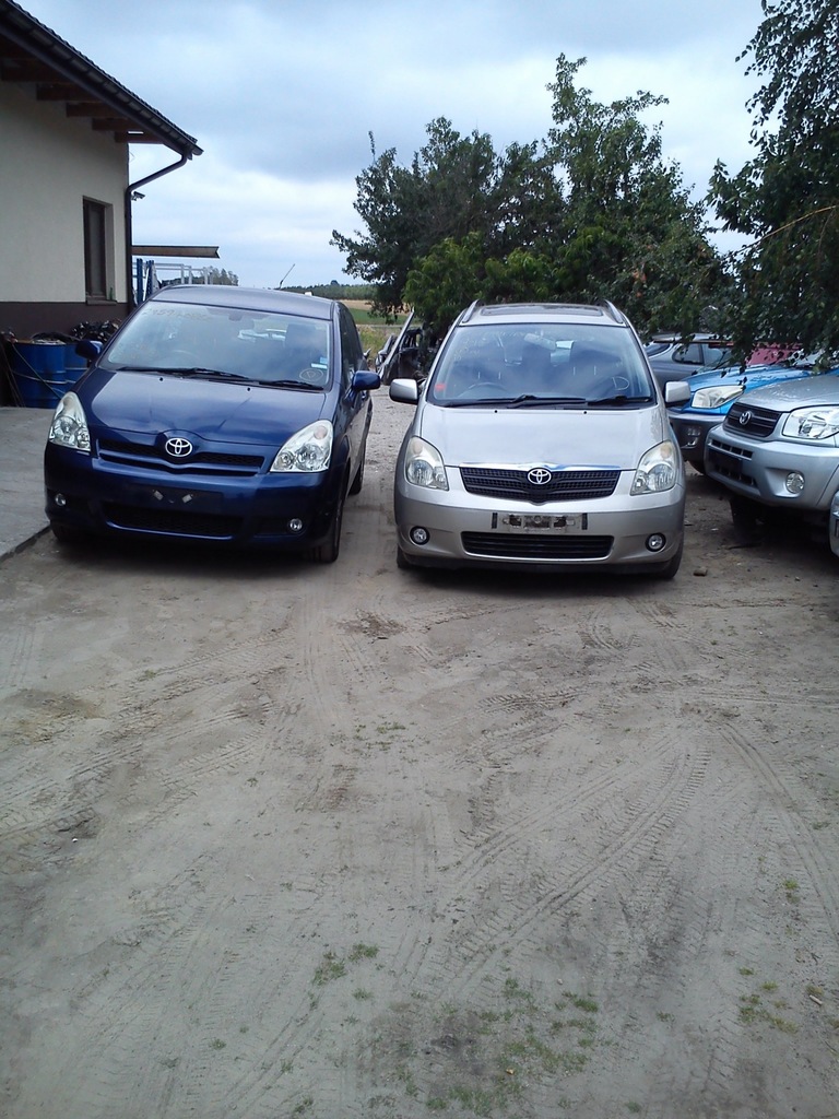 фото №11, Toyota corolla verso i pas задній панель фари 00-03r